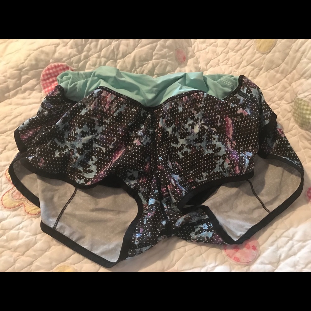 Lululemon shorts size 6